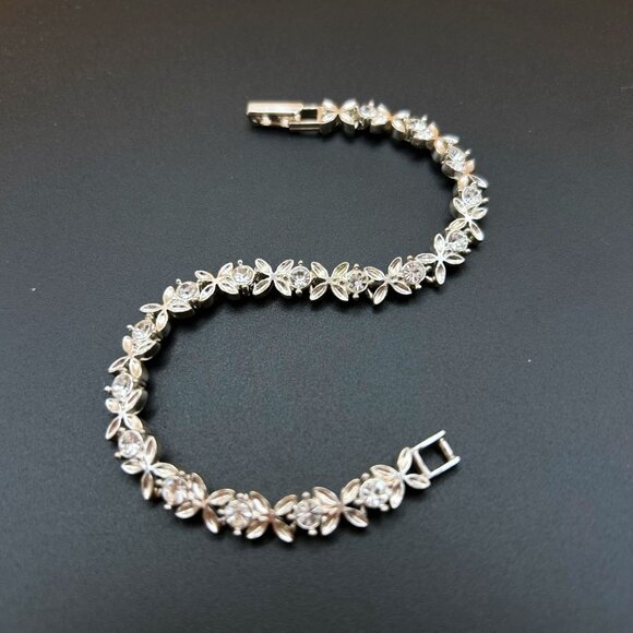 Vintage Avon Silver Tone Rhinestone Tennis Bracelet – Floral Vine Design, Signed - Picture 6 of 9